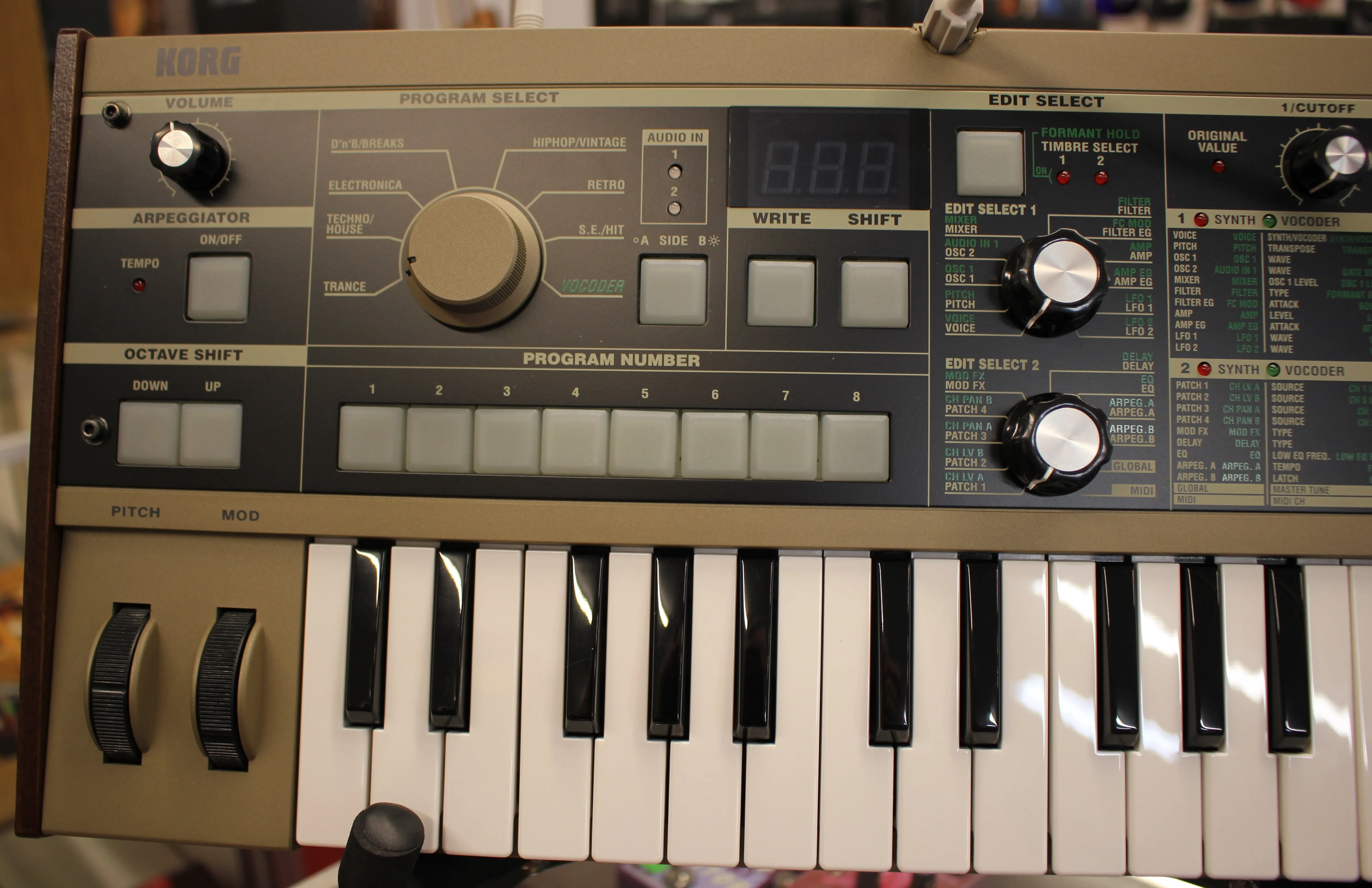 Korg MicroKorg Synthesizer Vocoder 37 Key Keyboard