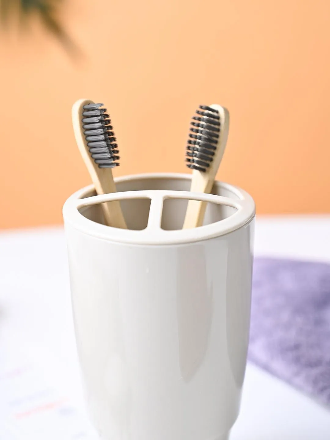 VON CASA Off White Toothbrush Holder